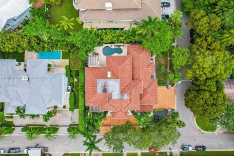 House in Miami, Florida 6 bedrooms, 829.9 sq.m. № 1957240 - photo 9