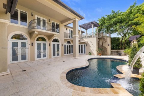 House in Miami, Florida 6 bedrooms, 829.9 sq.m. № 1957240 - photo 5