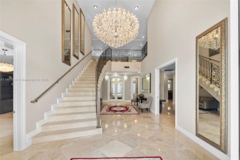 House in Miami, Florida 6 bedrooms, 829.9 sq.m. № 1957240 - photo 10