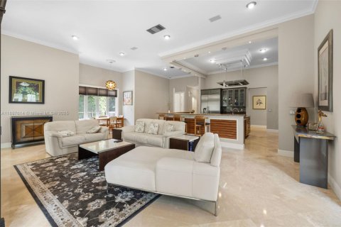 House in Miami, Florida 6 bedrooms, 829.9 sq.m. № 1957240 - photo 24