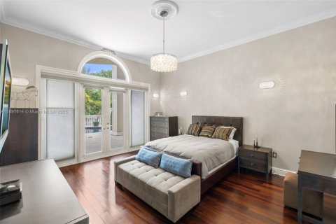 House in Miami, Florida 6 bedrooms, 829.9 sq.m. № 1957240 - photo 27