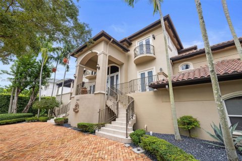 House in Miami, Florida 6 bedrooms, 829.9 sq.m. № 1957240 - photo 2