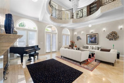 House in Miami, Florida 6 bedrooms, 829.9 sq.m. № 1957240 - photo 13