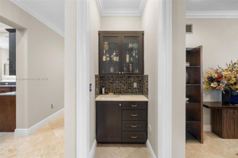 House in Miami, Florida 6 bedrooms, 829.9 sq.m. № 1957240 - photo 18