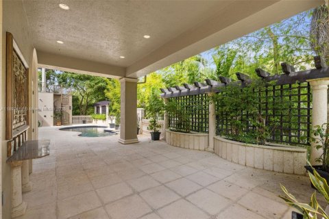 House in Miami, Florida 6 bedrooms, 829.9 sq.m. № 1957240 - photo 8