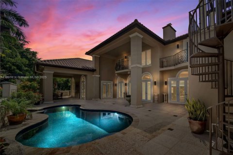 House in Miami, Florida 6 bedrooms, 829.9 sq.m. № 1957240 - photo 6