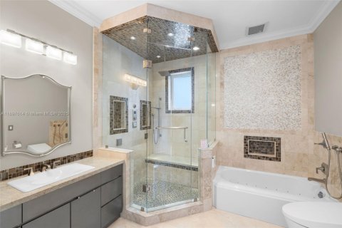 House in Miami, Florida 6 bedrooms, 829.9 sq.m. № 1957240 - photo 29