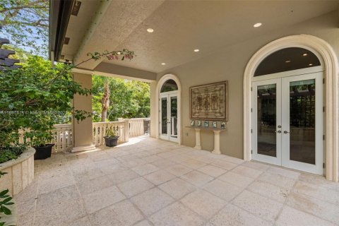 House in Miami, Florida 6 bedrooms, 829.9 sq.m. № 1957240 - photo 26