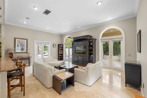 House in Miami, Florida 6 bedrooms, 829.9 sq.m. № 1957240 - photo 25
