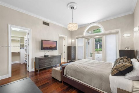 House in Miami, Florida 6 bedrooms, 829.9 sq.m. № 1957240 - photo 28