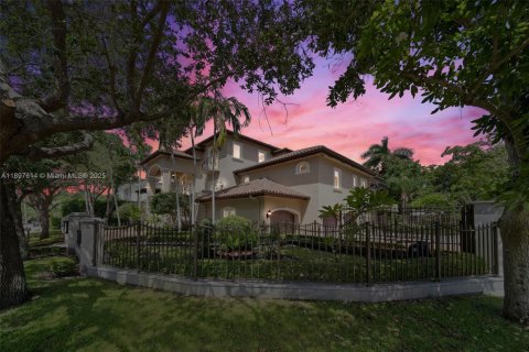 House in Miami, Florida 6 bedrooms, 829.9 sq.m. № 1957240 - photo 3