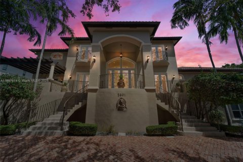 House in Miami, Florida 6 bedrooms, 829.9 sq.m. № 1957240 - photo 1