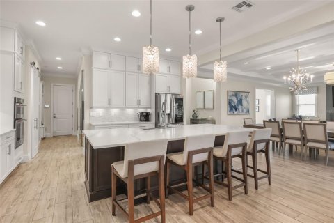 House in Winter Garden, Florida 5 bedrooms, 448.9 sq.m. № 2296389 - photo 11