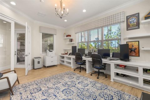 House in Winter Garden, Florida 5 bedrooms, 448.9 sq.m. № 2296389 - photo 24