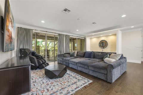 House in Winter Garden, Florida 5 bedrooms, 448.9 sq.m. № 2296389 - photo 21