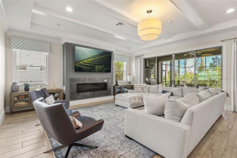 House in Winter Garden, Florida 5 bedrooms, 448.9 sq.m. № 2296389 - photo 6