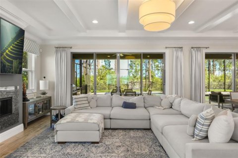 House in Winter Garden, Florida 5 bedrooms, 448.9 sq.m. № 2296389 - photo 4