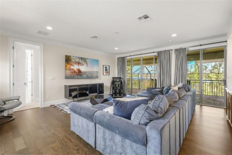 House in Winter Garden, Florida 5 bedrooms, 448.9 sq.m. № 2296389 - photo 22