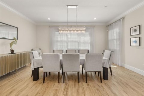 House in Winter Garden, Florida 5 bedrooms, 448.9 sq.m. № 2296389 - photo 7