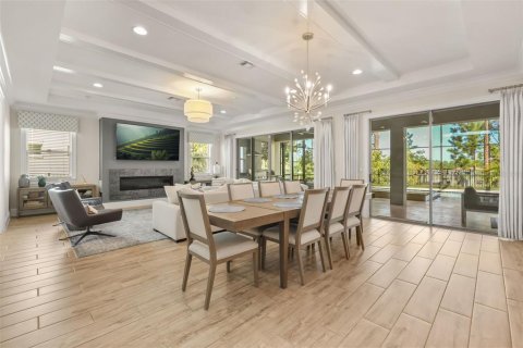 House in Winter Garden, Florida 5 bedrooms, 448.9 sq.m. № 2296389 - photo 9
