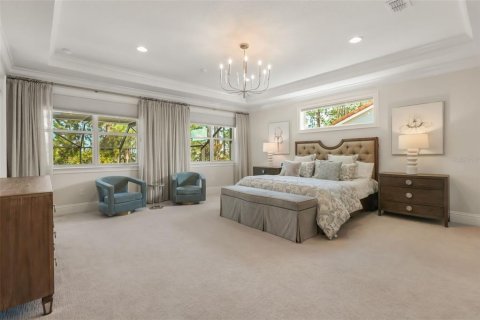 House in Winter Garden, Florida 5 bedrooms, 448.9 sq.m. № 2296389 - photo 15