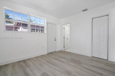 Casa en venta en North Miami Beach, Florida, 3 dormitorios, 152.36 m2 № 1987114 - foto 18