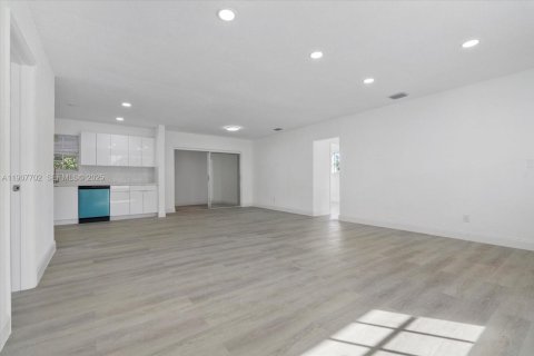 Casa en venta en North Miami Beach, Florida, 3 dormitorios, 152.36 m2 № 1987114 - foto 8