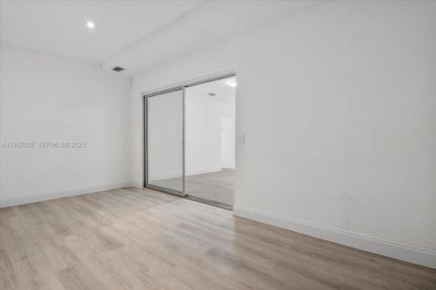 Casa en venta en North Miami Beach, Florida, 3 dormitorios, 152.36 m2 № 1987114 - foto 20