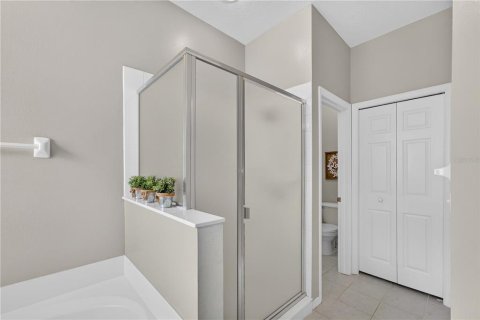 House in Davenport, Florida 5 bedrooms, 215.72 sq.m. № 2297071 - photo 26