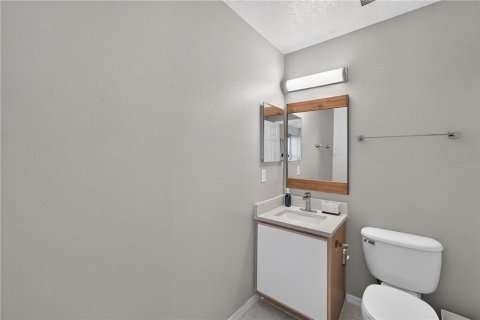 House in Davenport, Florida 5 bedrooms, 215.72 sq.m. № 2297071 - photo 5