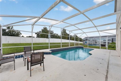 House in Davenport, Florida 5 bedrooms, 215.72 sq.m. № 2297071 - photo 24