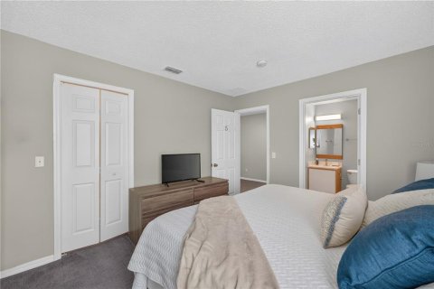 House in Davenport, Florida 5 bedrooms, 215.72 sq.m. № 2297071 - photo 7