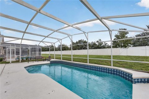 House in Davenport, Florida 5 bedrooms, 215.72 sq.m. № 2297071 - photo 23