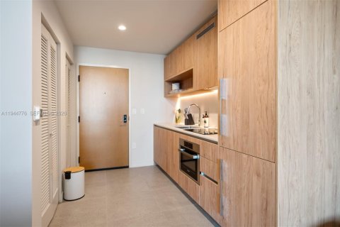 Condo in Miami, Florida, 1 bedroom  № 2060204 - photo 6