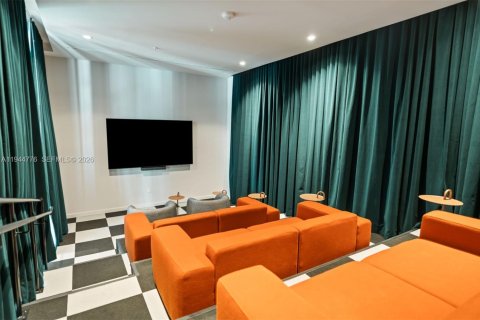 Condo in Miami, Florida, 1 bedroom  № 2060204 - photo 17