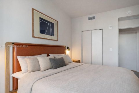 Condo in Miami, Florida, 1 bedroom  № 2060204 - photo 2