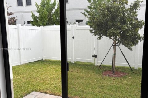 Townhouse in Florida City, Florida 3 bedrooms № 2011899 - photo 6
