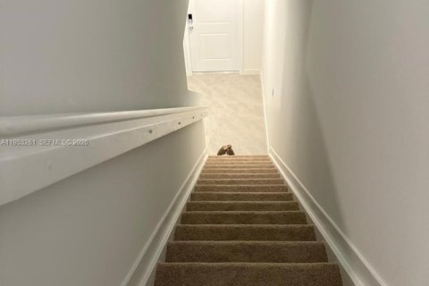 Townhouse in Florida City, Florida 3 bedrooms № 2011899 - photo 12