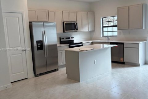 Townhouse in Florida City, Florida 3 bedrooms № 2011899