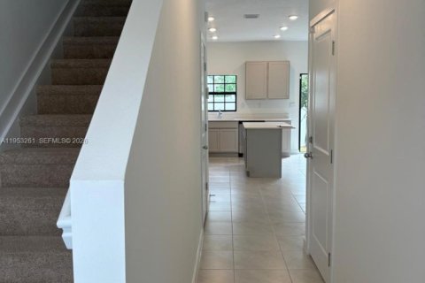 Townhouse in Florida City, Florida 3 bedrooms № 2011899 - photo 9