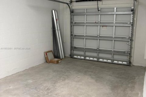 Townhouse in Florida City, Florida 3 bedrooms № 2011899 - photo 8