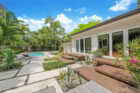 House in Miami, Florida 3 bedrooms, 140.19 sq.m. № 2363817 - photo 2