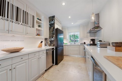 House in Miami, Florida 3 bedrooms, 140.19 sq.m. № 2363817 - photo 3