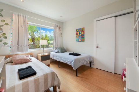 House in Miami, Florida 3 bedrooms, 140.19 sq.m. № 2363817 - photo 5