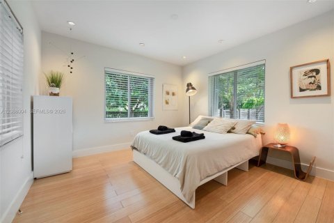 House in Miami, Florida 3 bedrooms, 140.19 sq.m. № 2363817 - photo 6