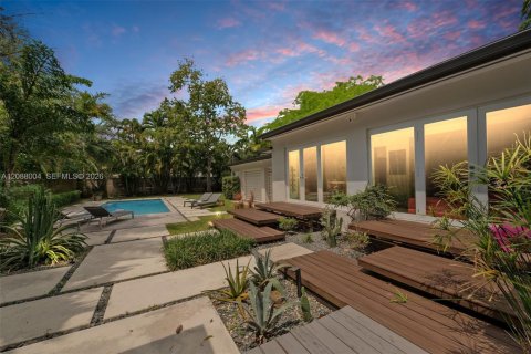House in Miami, Florida 3 bedrooms, 140.19 sq.m. № 2363817 - photo 15