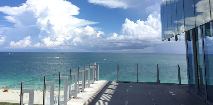 Apartment in GLASS in Miami Beach, Florida 2 bedrooms, 180 sq.m. № 77197