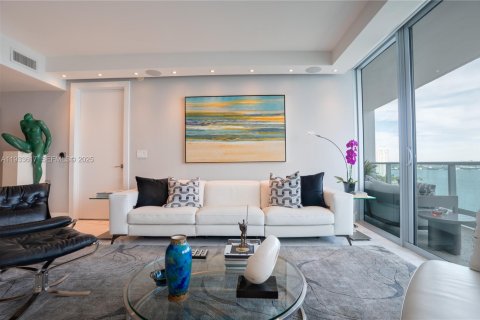 Condo in Miami, Florida, 2 bedrooms № 2088660 - photo 11