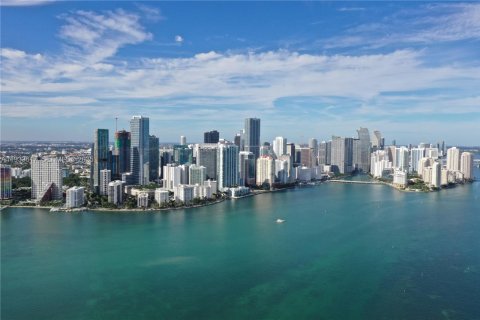 Condo in Miami, Florida, 2 bedrooms № 2088660 - photo 2
