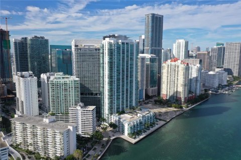 Condo in Miami, Florida, 2 bedrooms № 2088660 - photo 3